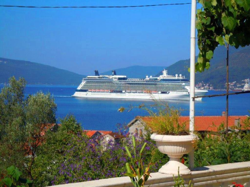 Villa Lastva Apartments Tivat Eksteriør billede