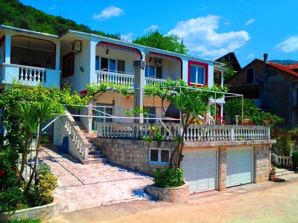 Villa Lastva Apartments Tivat Eksteriør billede